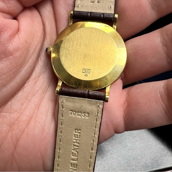 TIFFANY & CO 14K YELLOW GOLD CLASSIC ROUND WHITE DIAL QUARTZ WATCH - Picture 6 of 11